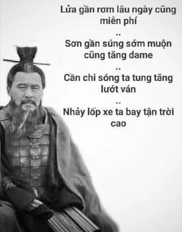 Meme hài biểu cảm “kẻ đa nghi vẫn đúng” cực hợp group chat.