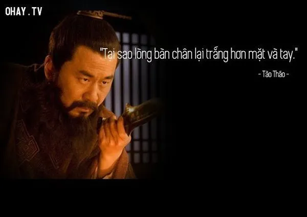 Meme vui Tào Tháo khẽ cười khi nghe lời tâng bốc.