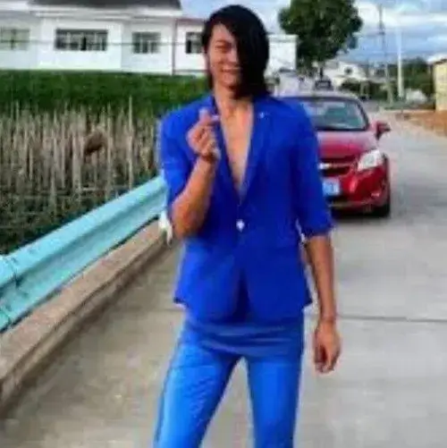 Ảnh hải anh áo xanh thả tim