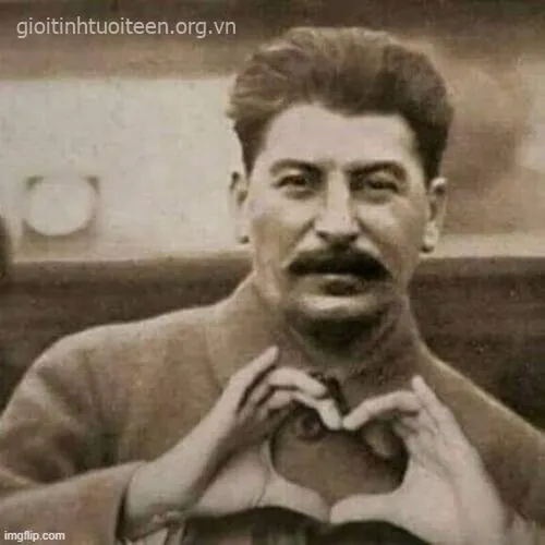 Ảnh chế Stalin ném tim bay loạn cả màn hình