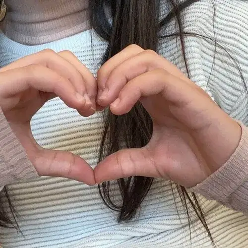 Khi trái tim biết bay: meme thả tim khiến mạng tan chảy