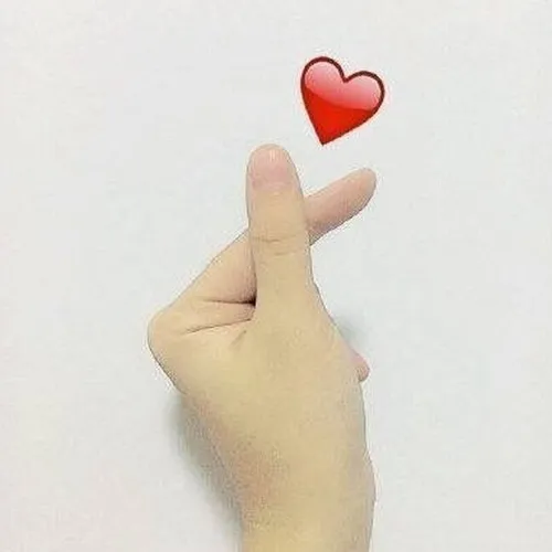 Ảnh meme vui fan couple cùng bắn tim giữa video trend