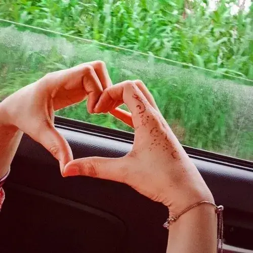 Meme thả tim: Khi cảm xúc yêu đời đạt đỉnh và trái tim muốn bắn tung tóe