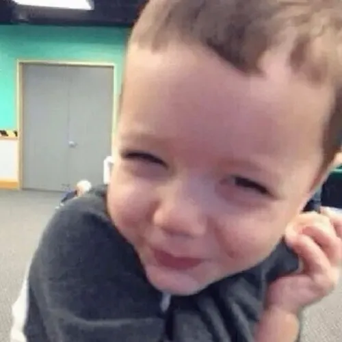 Ảnh troll đỏ mặt thể hiện cảm xúc ngại ngùng chân thật