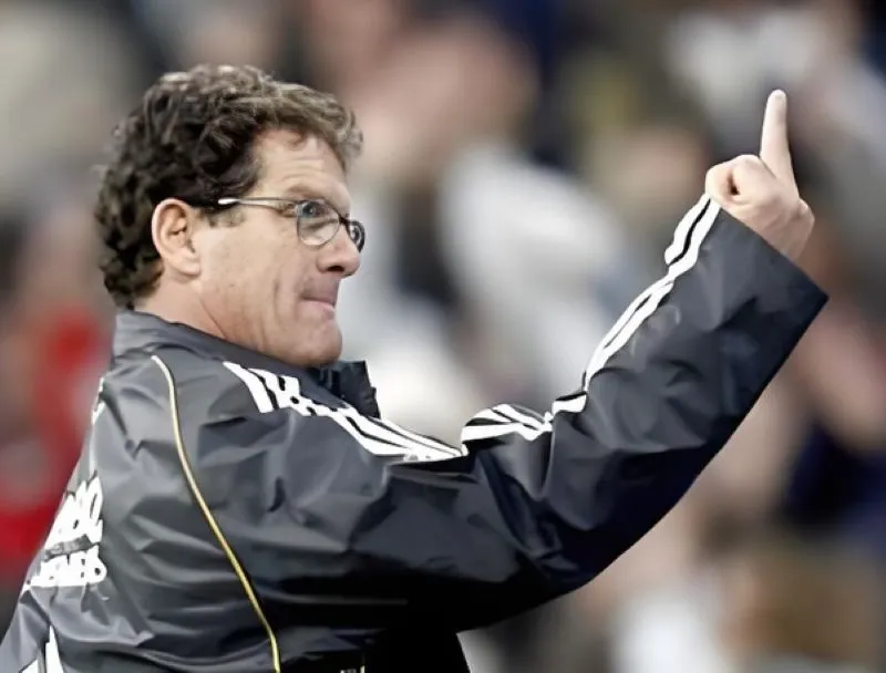 Hình troll ngón giữa đi kèm caption hài làm bạn bật cười.