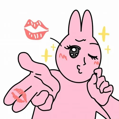 Hình troll thỏ hồng ngồi xếp giấy, mặt tập trung đến mức buồn cười