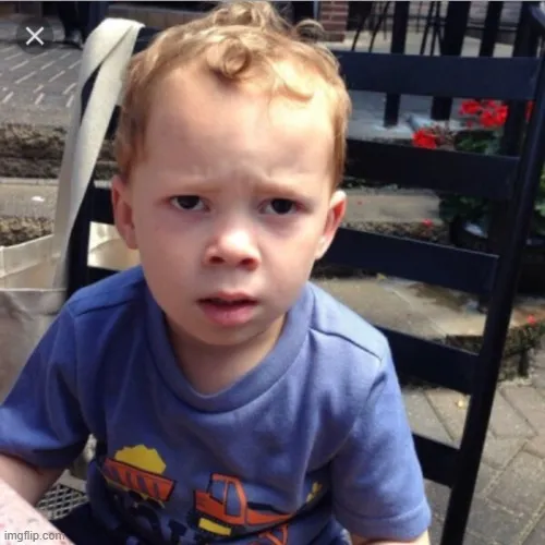 Meme khó chịu: khi nụ cười gượng hóa thành biểu cảm triệu view