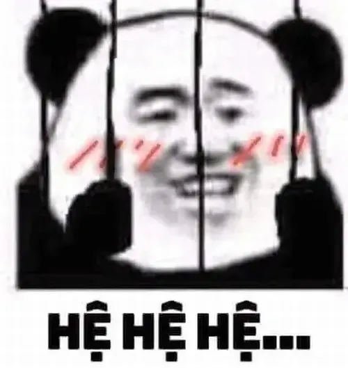 Meme gấu trúc cười với ánh mắt híp đầy vẻ hài lòng kín đáo.